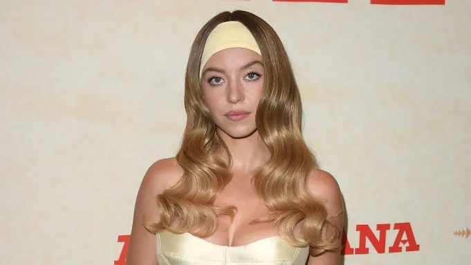Sydney Sweeney Net Worth, Age, Height & Biography (2026)